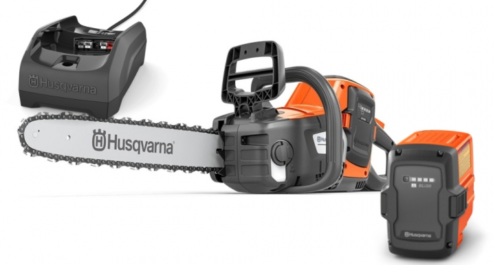 Husqvarna 240i with Bli30 & C80 in the group Forest / Chainsaws / Battery Chainsaws at Entreprenadbutiken (9706011-07)