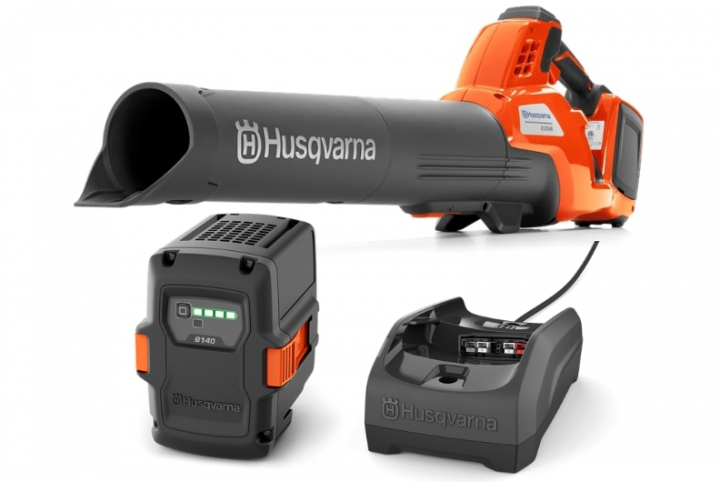 Husqvarna 230iB with battery and charger in the group Garden / Blowers / Battery blowers at Entreprenadbutiken (9707444-02)