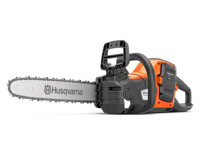 Husqvarna 230i battery chainsaw with battery and charger in the group Forest / Chainsaws / Battery Chainsaws at Entreprenadbutiken (9708383-06)