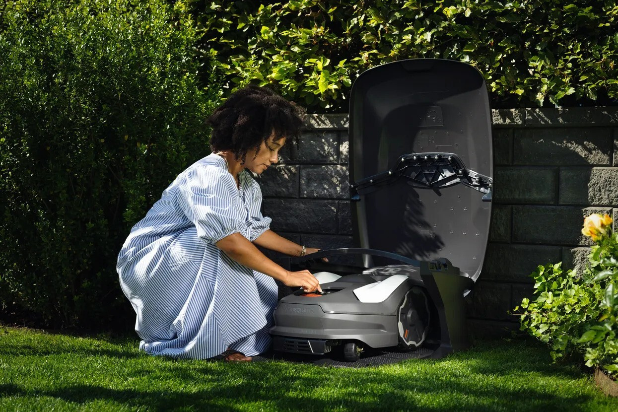 Husqvarna Automower® house (garage) Small 300 & 400 series