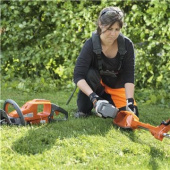 Husqvarna 115iHD45 + BLi10 & QC80 Battery Hedgetrimmer Husqvarna 115iHD45 + BLi10 & QC80 Battery Hedgetrimmer