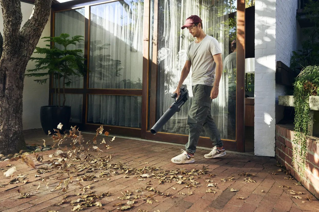 Husqvarna Aspire™ B8X without battery and charger