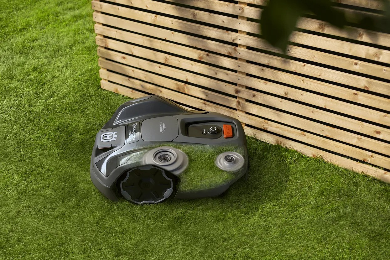 Husqvarna Automower® 305E Nera Robotic Lawn Mower