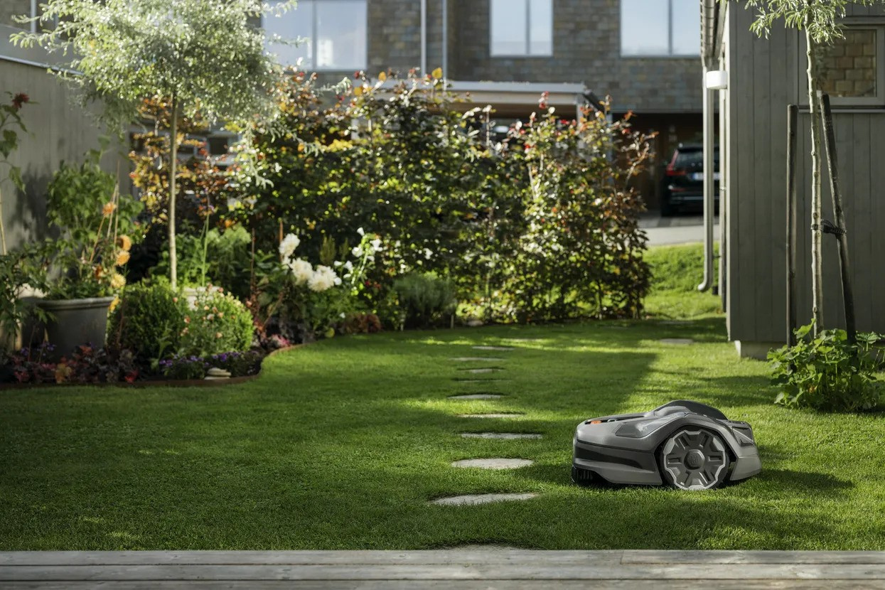 Husqvarna Automower® 305E Nera Robotic Lawn Mower with wire free technology