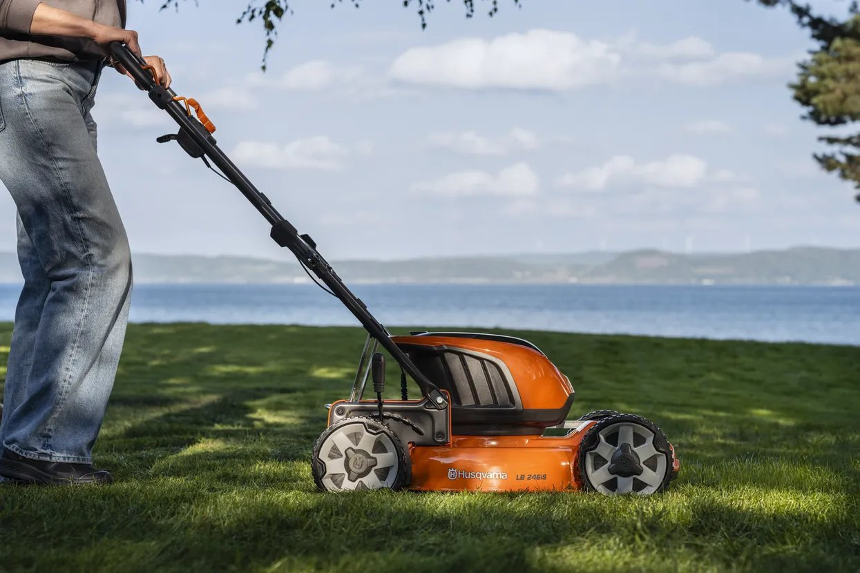 Husqvarna LB 246iS Lawnmower