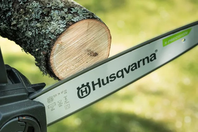 Husqvarna 215i battery chainsaw without battery and charger