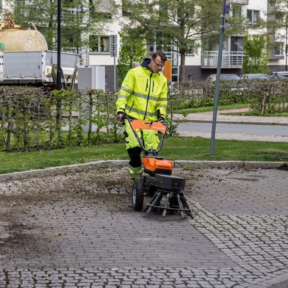 Husqvarna WB 560i Weed Brush