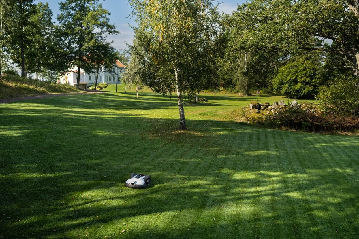 Husqvarna Automower® 450V Nera Robotic Lawn Mower