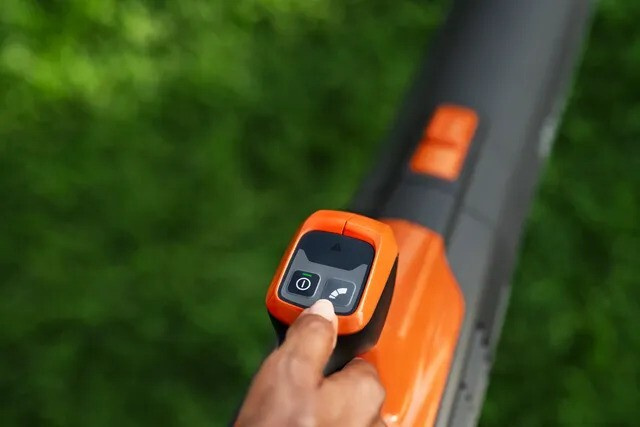 Husqvarna 122iB with battery and charger