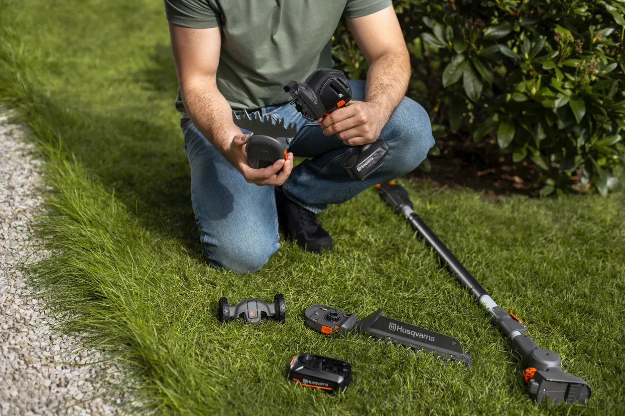 Husqvarna Aspire™ S20 with battery and charger